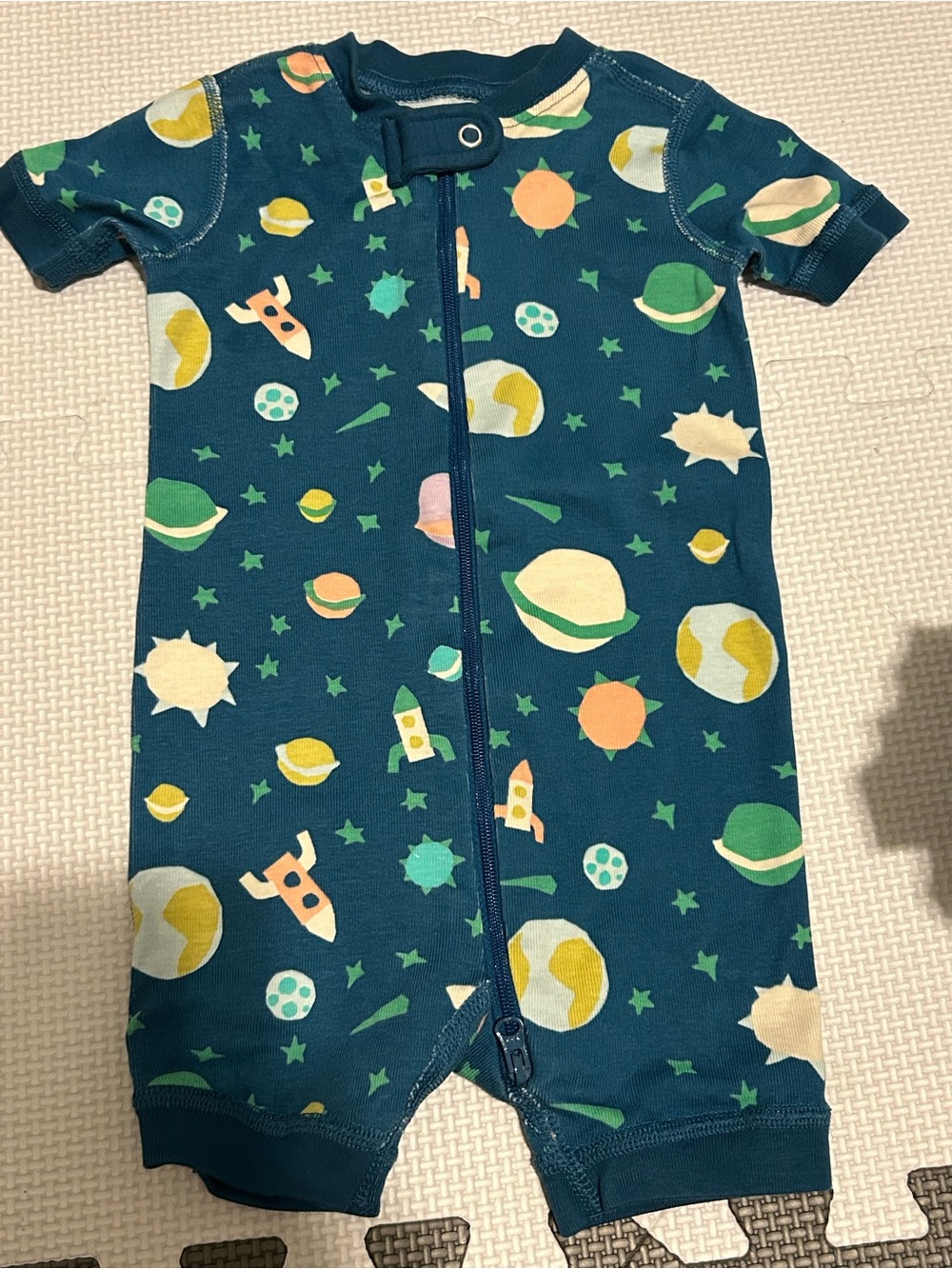 Quince bodysuit 9-12M